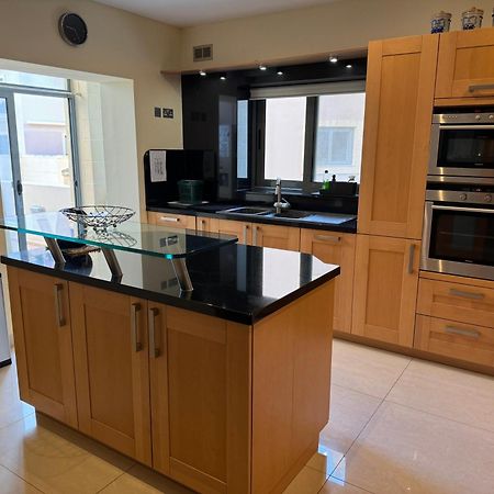 Spacious Luxurious Apartment With Seaview Меллиеха Экстерьер фото