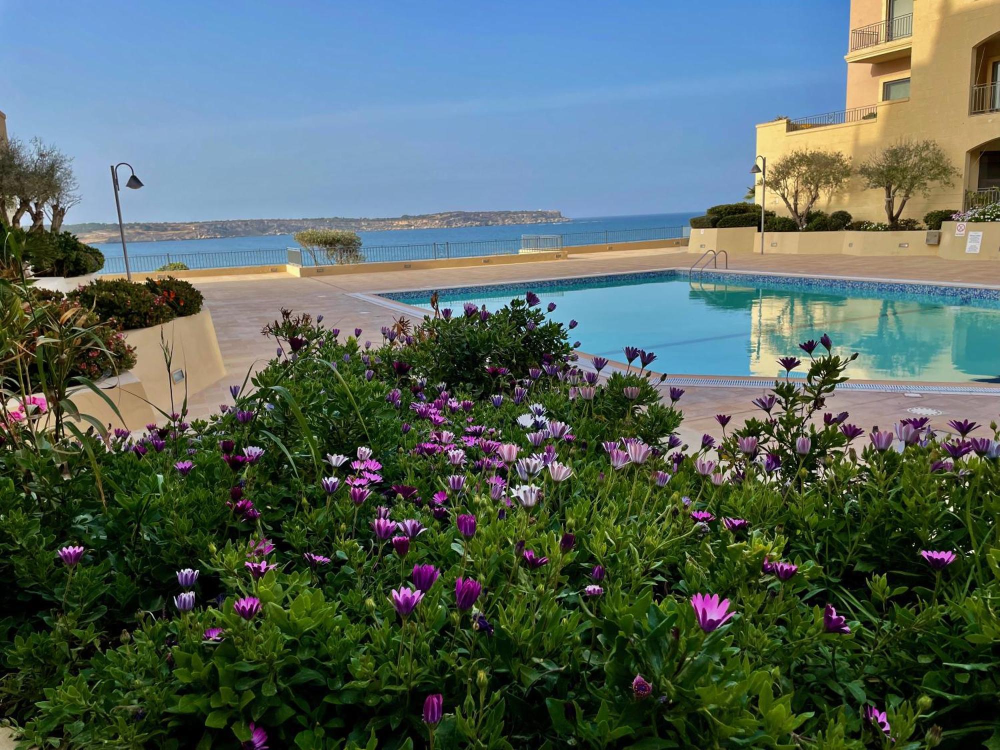 Spacious Luxurious Apartment With Seaview Меллиеха Экстерьер фото