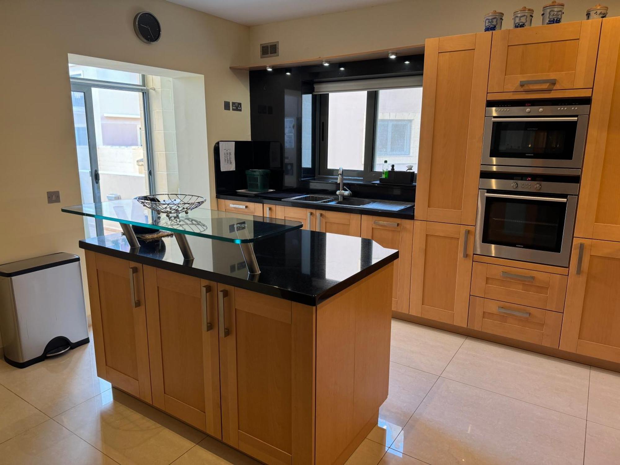 Spacious Luxurious Apartment With Seaview Меллиеха Экстерьер фото